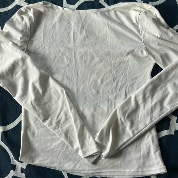 White backless long sleeve - Picture 2 of 3